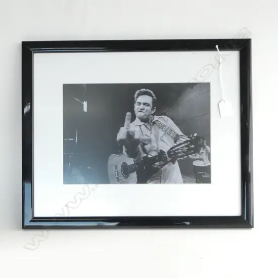 FRAMED PRINT JOHNNY CASH PULLING THE FINGER, SAN QUENTIN 1969 205x300mm