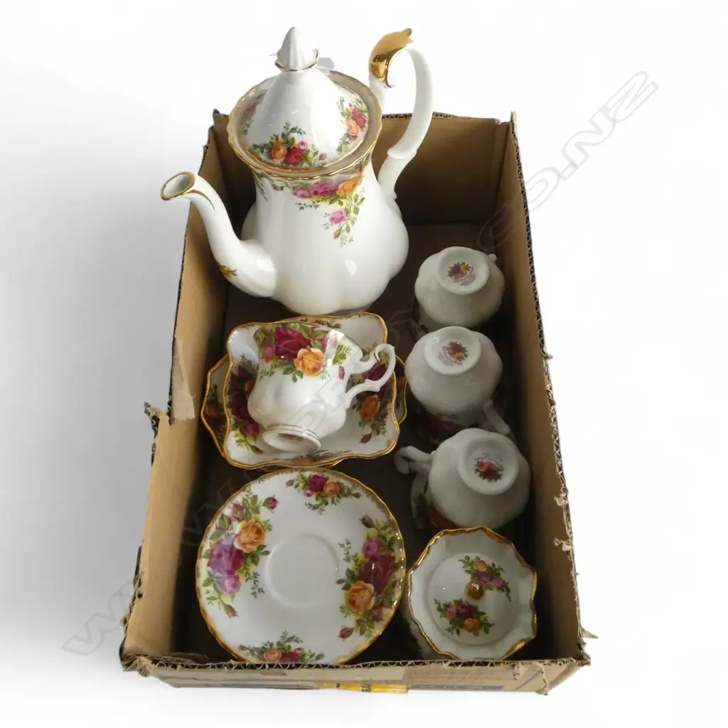 13 PCE ROYAL ALBERT 'OLD COUNTRY ROSES' COFFEE SET Image 1++