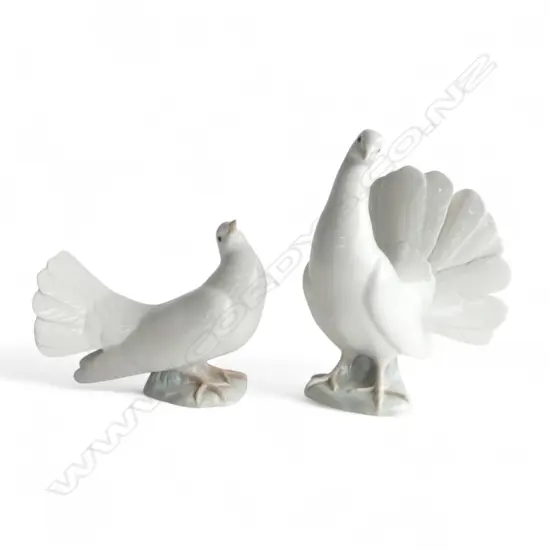 2 LLADRO DOVES 210mm
