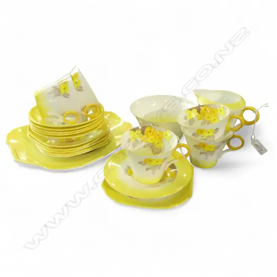 1933 SHELLEY ‘PHLOX’TEASET: 5 cups, 6 plates, Cake Plate, Sugar, Milk jug, RD.781613