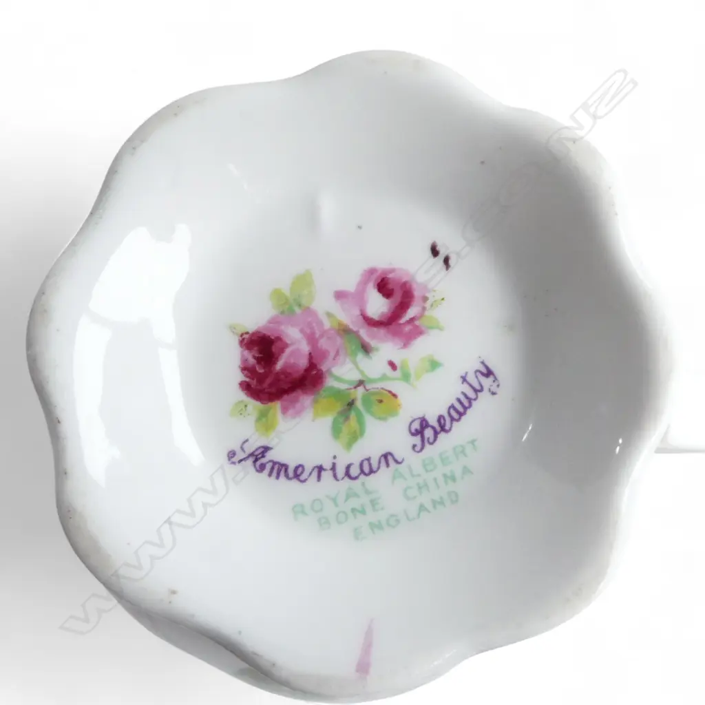 ASST. ROYAL ALBERT 'AMERICAN BEAUTY' TEA CHINA + 'LAVENDER ROSE' PLATE Image 1++