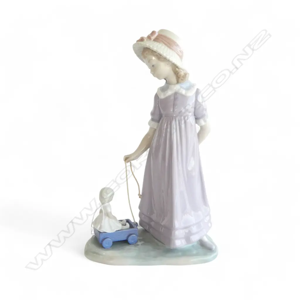 LLADRO #5044 GIRL PULLING DOLLS CARRIAGE H.270mm Image 1++