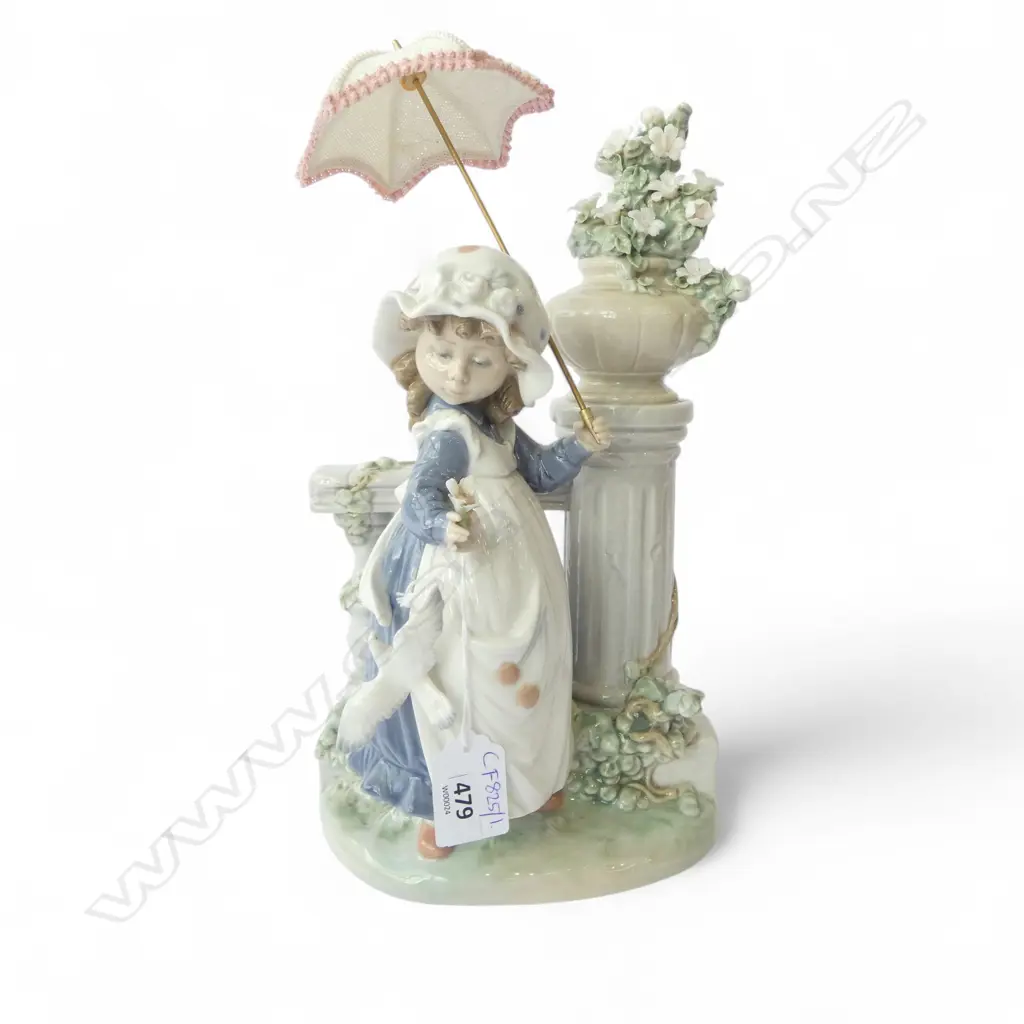LLADRO FIGURINE, GIRL w. UMBRELLA, FAULTS H.290mm Image 1++