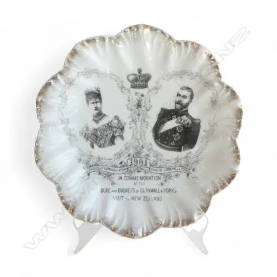 1901 VISIT TO NZ ROYALTY PLATE ‘DUKE & DUCHESS OF CORNWALL & YORK’, D.215MM 