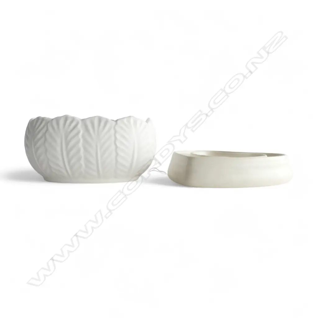 2 WHITE VASES; CROWN LYNN HEART #436 H.115mm, OTHER Image 1++