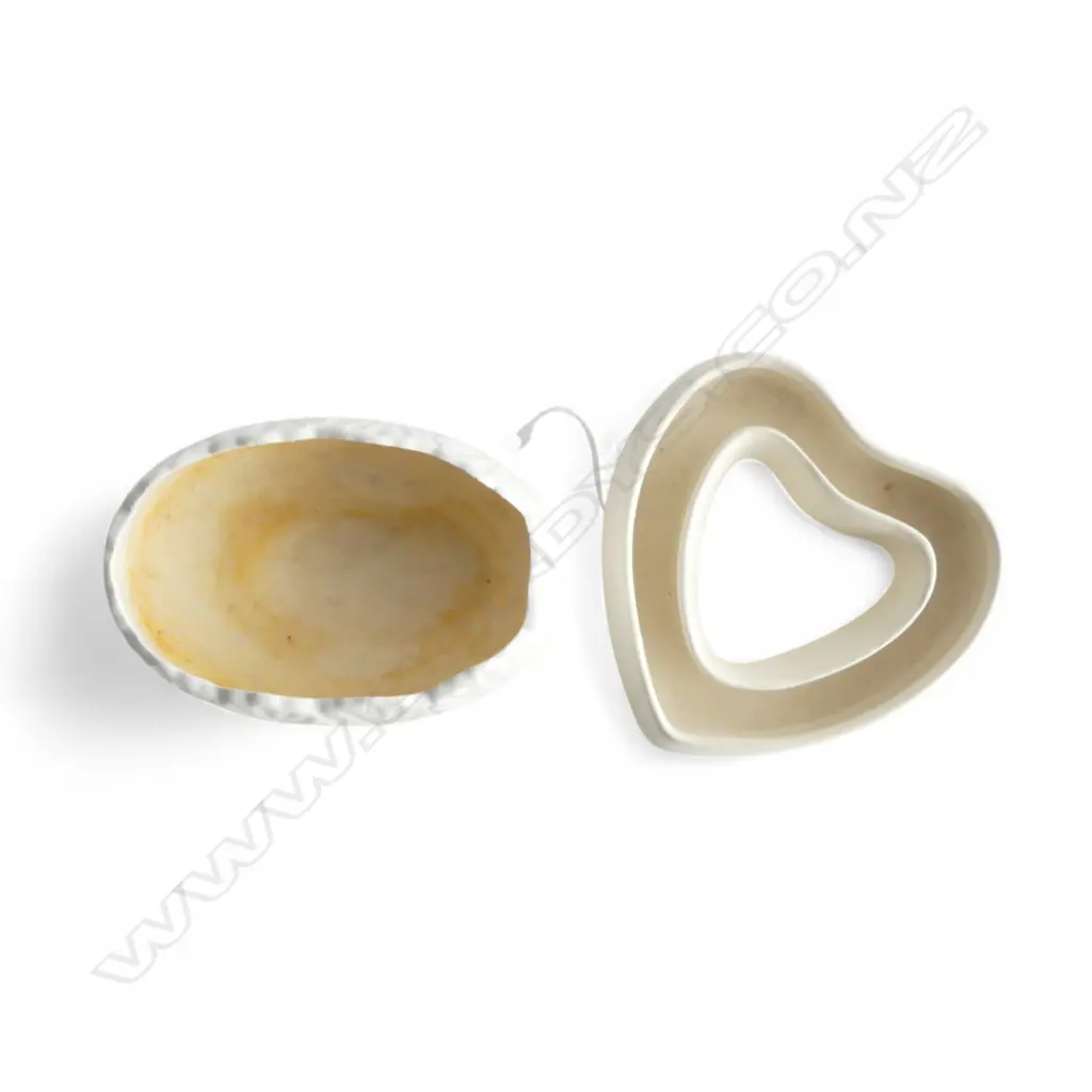 2 WHITE VASES; CROWN LYNN HEART #436 H.115mm, OTHER Image 1++