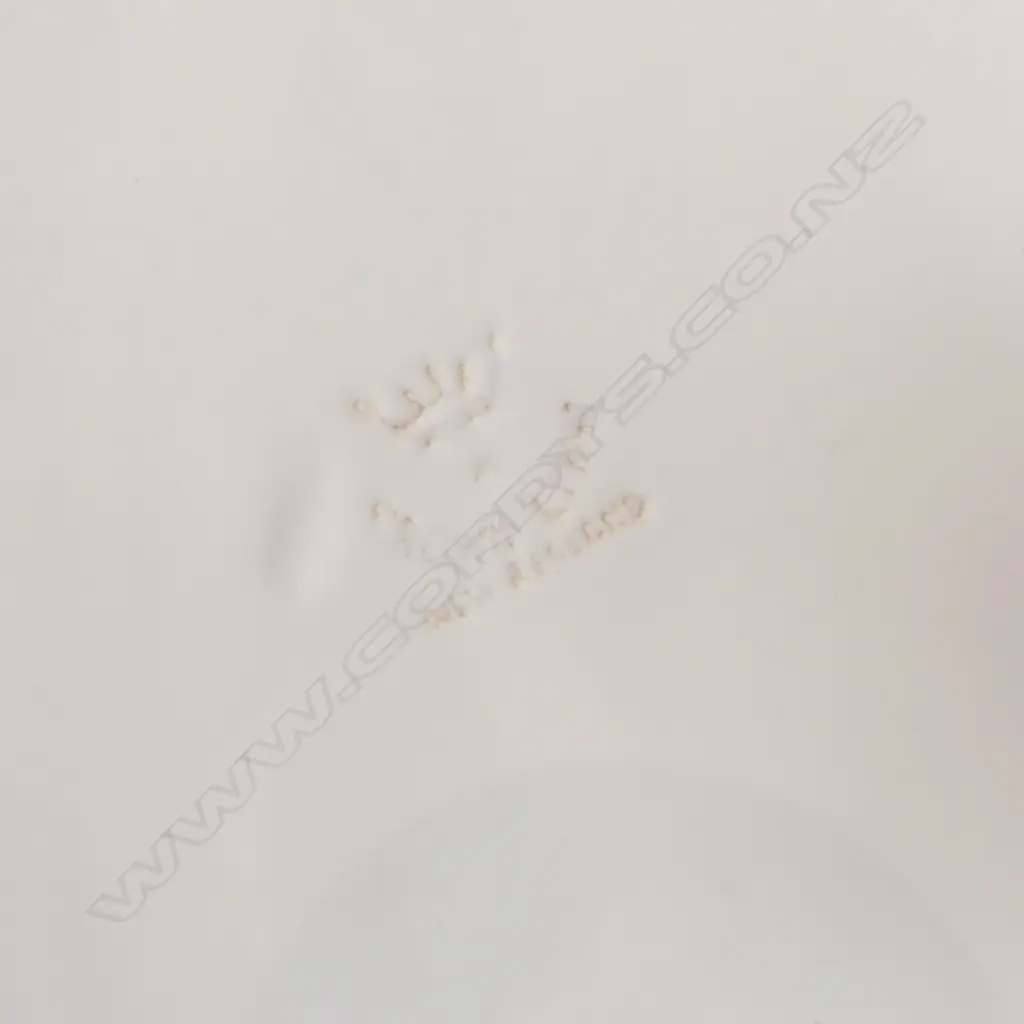 WHITE CROWN LYNN SWAN, #170, 300 x 180 x 120mm Image 1++