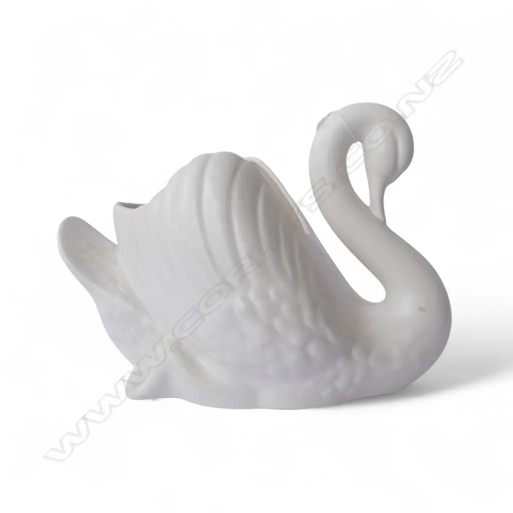 WHITE CROWN LYNN SWAN, #170, 300 x 180 x 120mm Image 1++