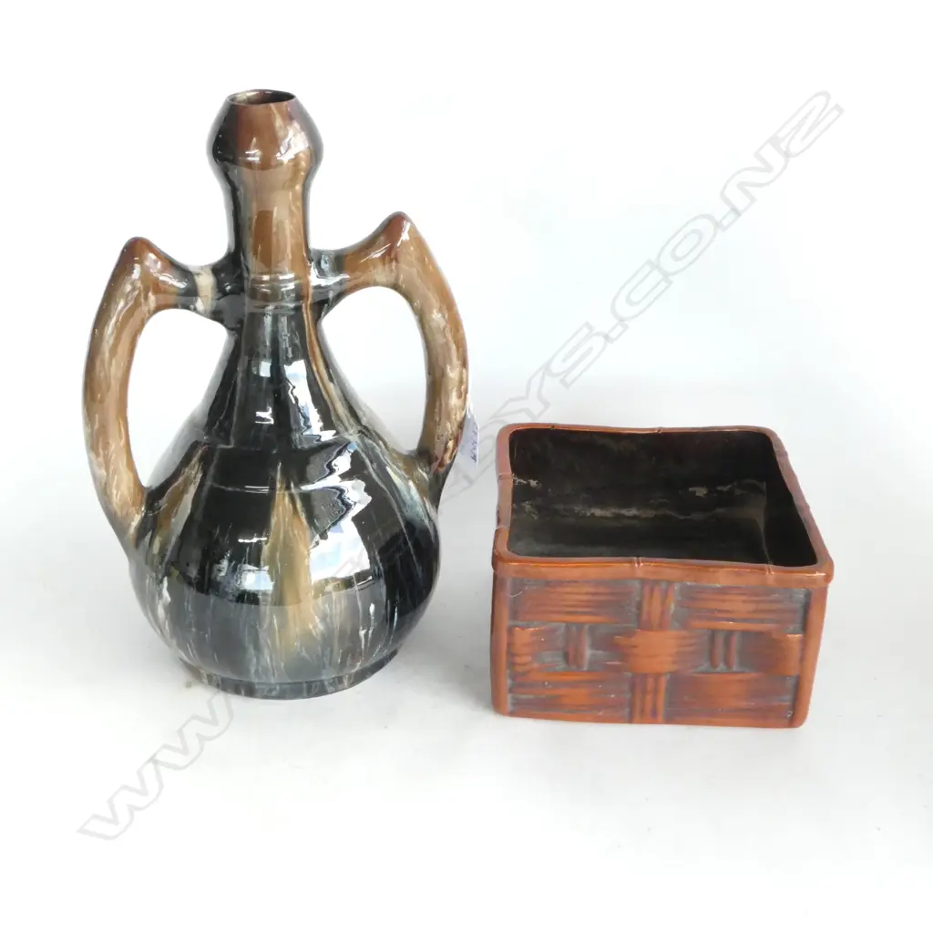 ARTS & CRAFTS VASE H.350mm, BRETBY SQUARE PLANTER (HAIRLINE) 195x195mm Image 1++