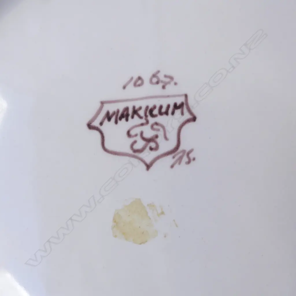 TIN GLAZE CHARGER, DECORATED WTH BIRD AMONGST FOLIAGE , Dia 310mm Image 1++