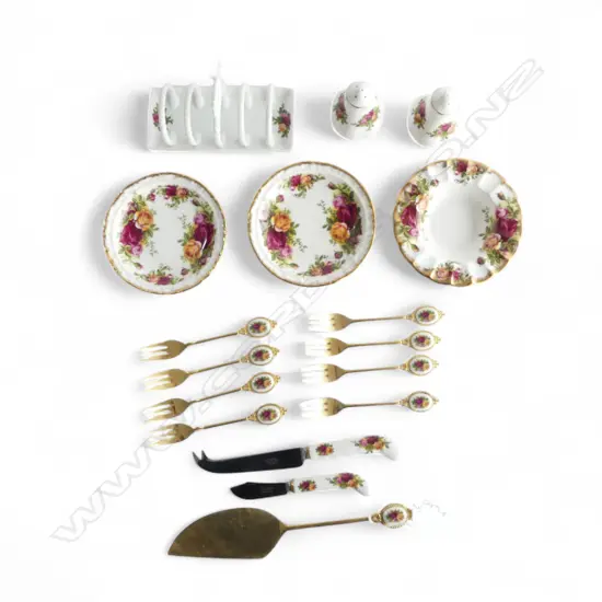 6 PCS ROYAL ALBERT 'OLD COUNTRY ROSES' & 11 PCS CAKE CUTLERY