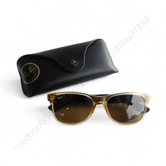 PR RAY-BAN 'NEW WAYFARER' POLARISED SUNGLASSES, MADE IN ITALY, CASED