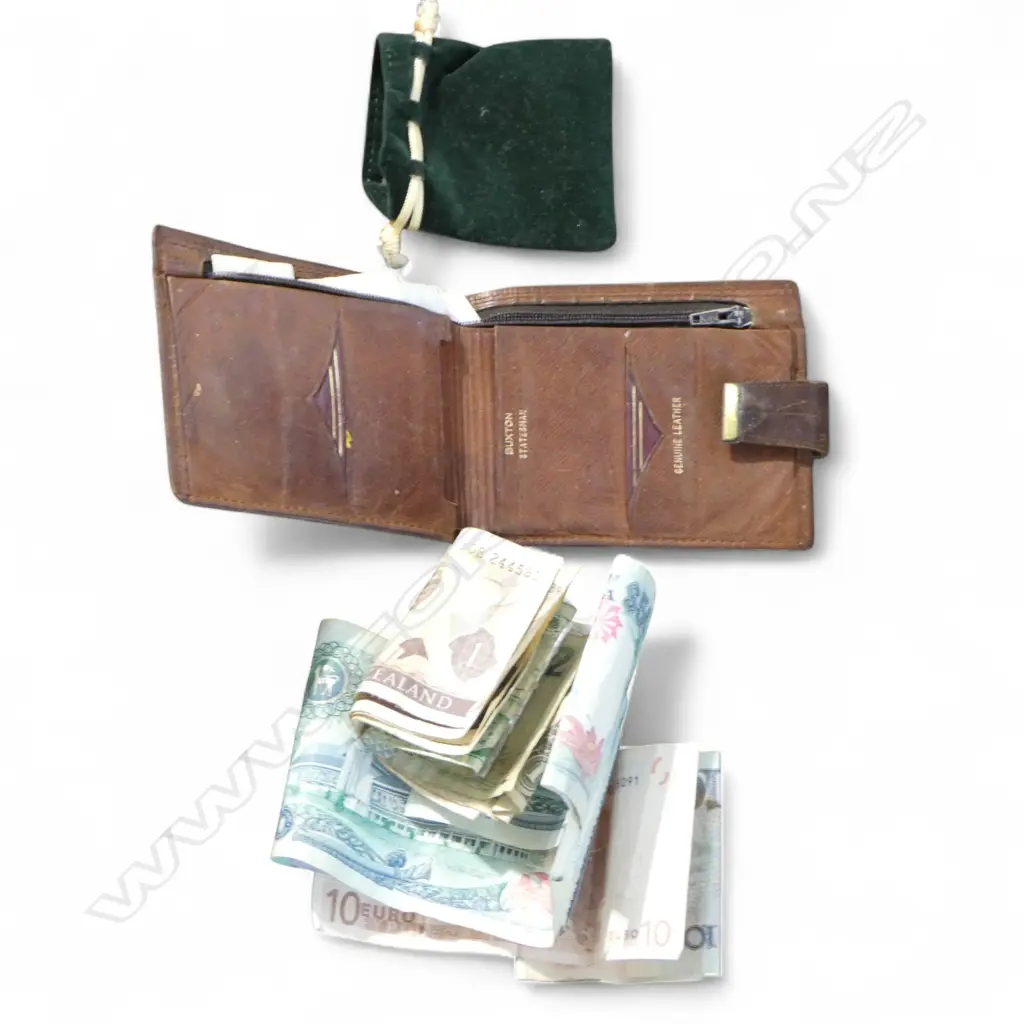 VINTAGE BUXTON LEATHER WALLET + N.Z. & MALAYSIAN BANKNOTES Image 1++
