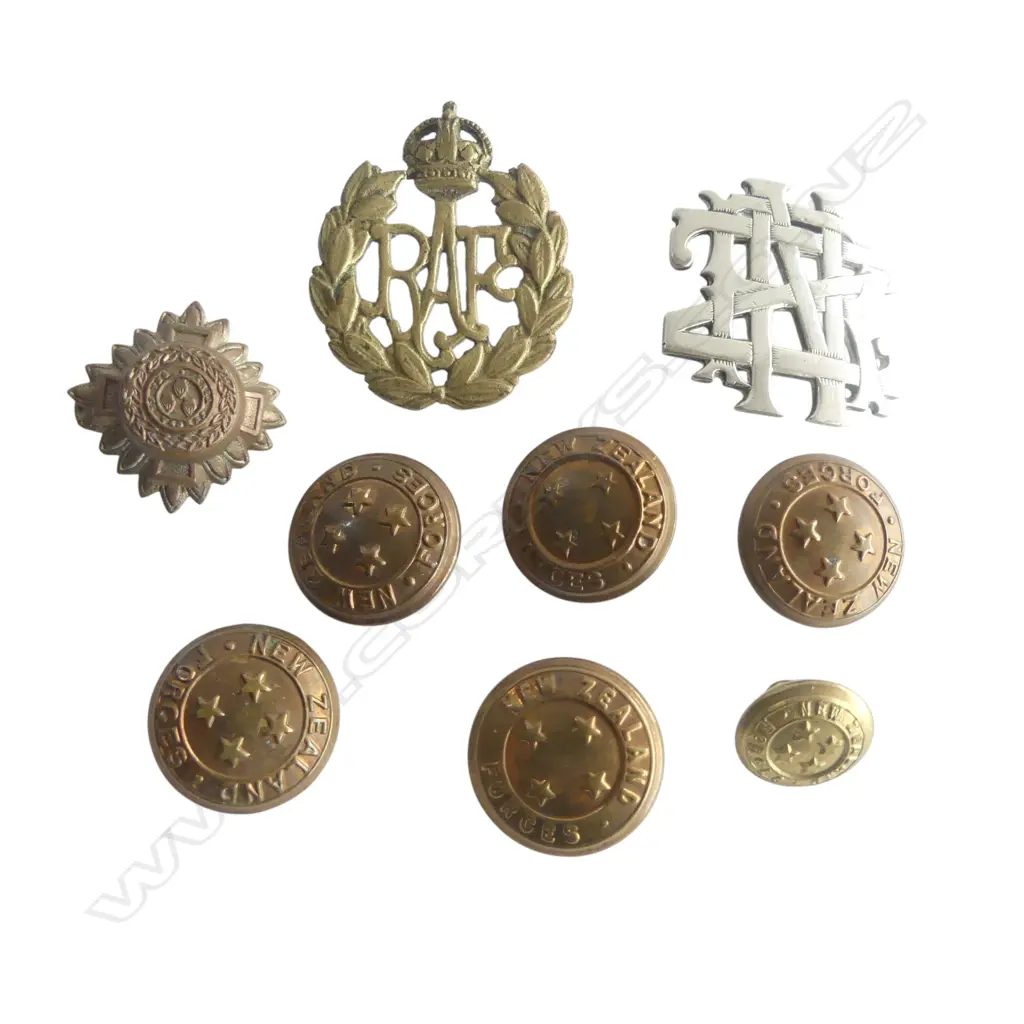 NZR BADGE AND MILITARY BUTTONS Image 1++