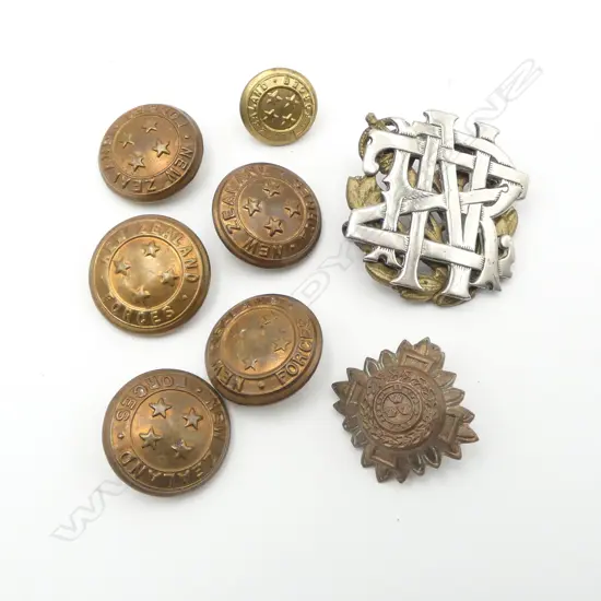 NZR BADGE AND MILITARY BUTTONS