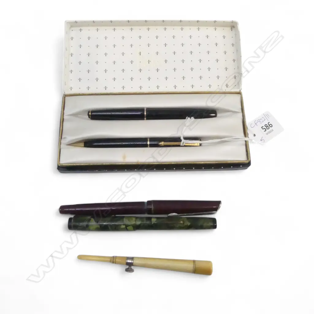4 VINTAGE PENS; 2 PARKER '17' LADY, BOXED, 2 FOUNTAIN + IVORY TOOL Image 1++