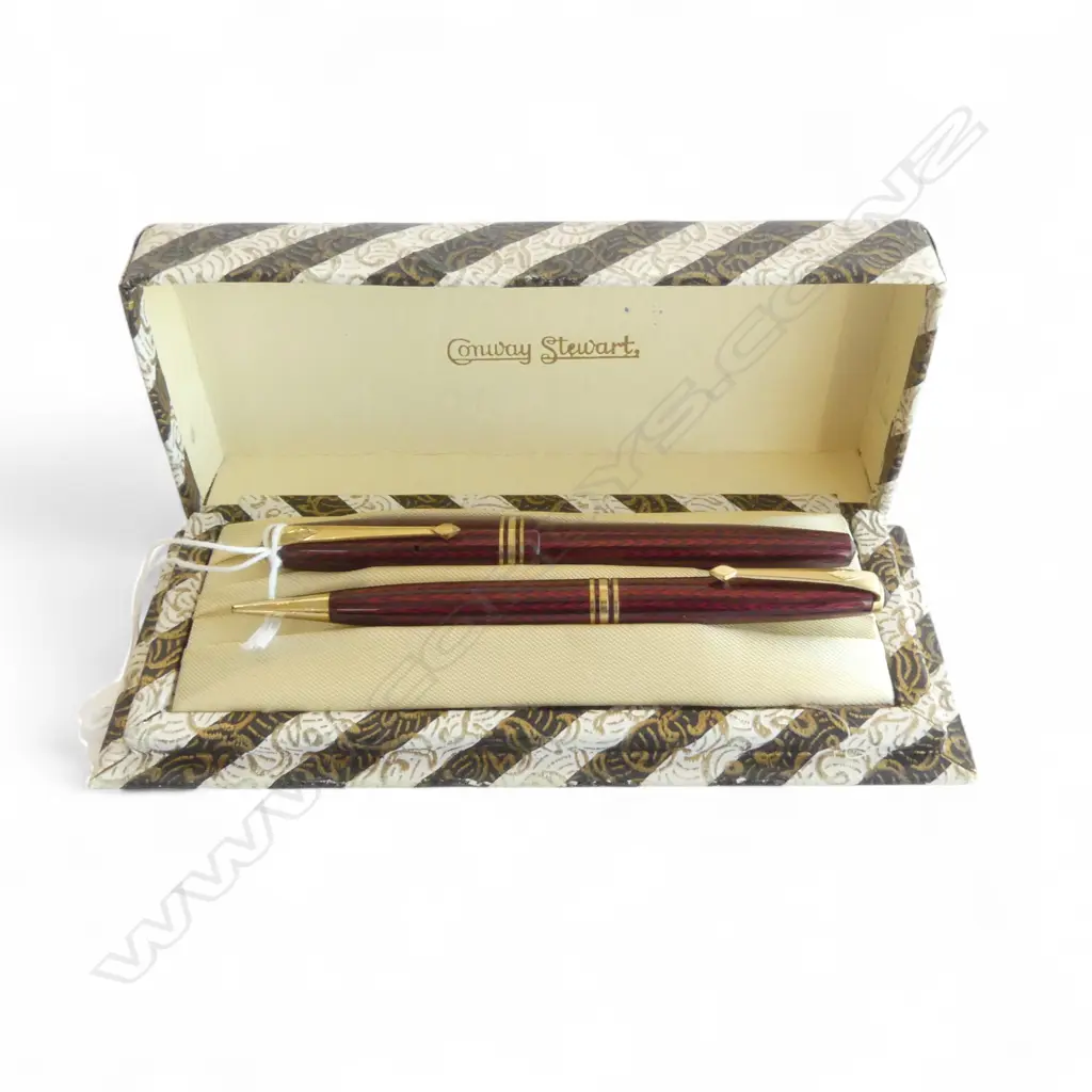 2 CONWAY STEWART PENS; BALLPOINT & 14CT NIB FOUNTAIN, BOXED Image 1++