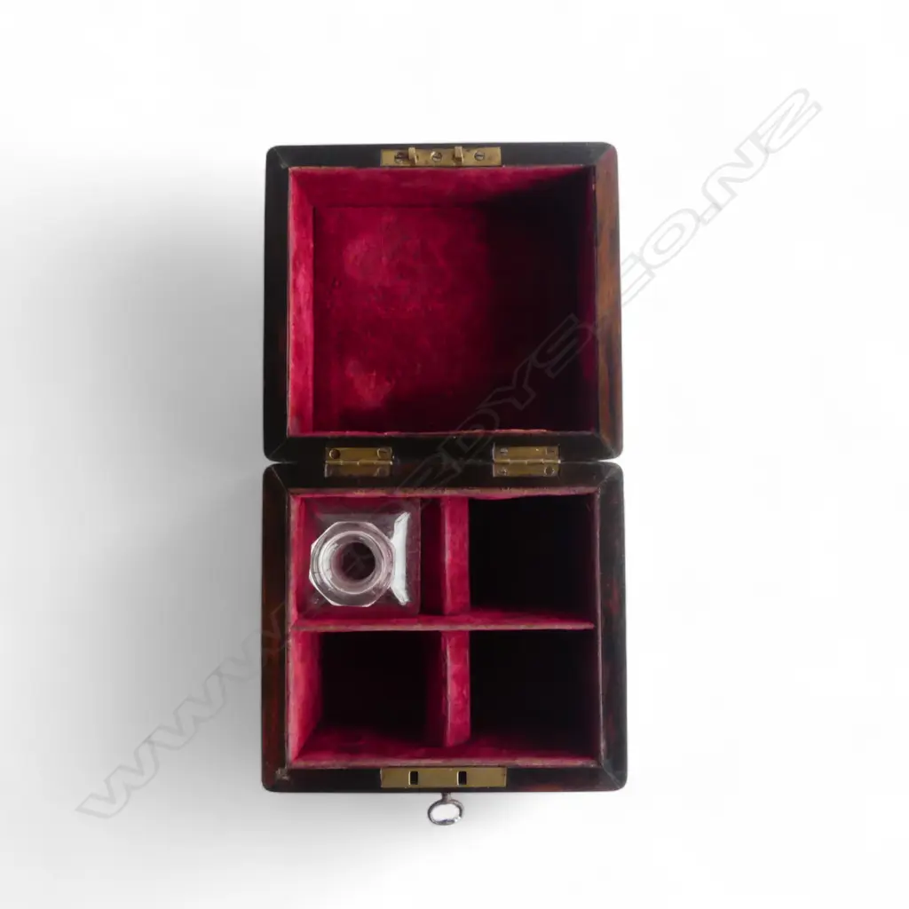 ANTIQUE MAHOGANY BOX w. KEY H.140mm Image 1++