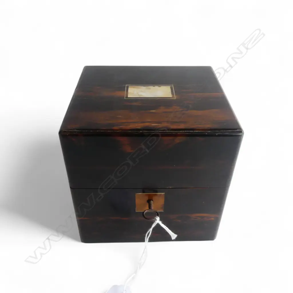 ANTIQUE MAHOGANY BOX w. KEY H.140mm Image 1++