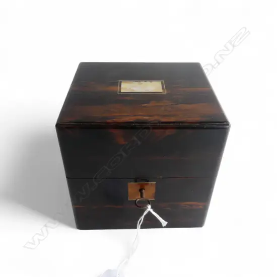 ANTIQUE MAHOGANY BOX w. KEY H.140mm