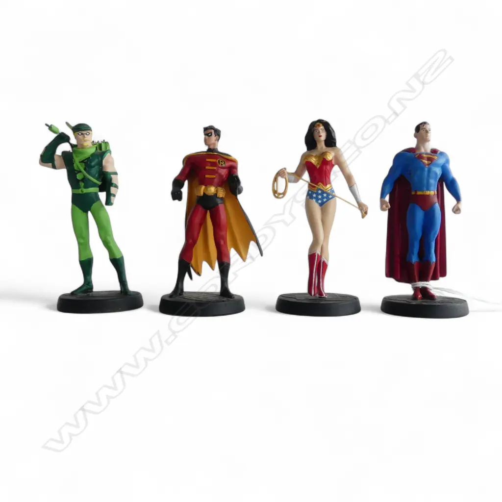 4 DC COMICS MODELS; WONDER WOMAN, ROBIN, SUPERMAN, GREEN ARROW FRECCIA VERDE (HAND MISSING), ALL TM 2008, H.90mm Image 1++