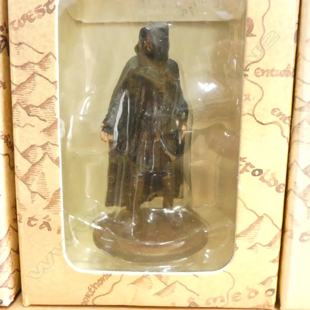 3 'THE LORD OF THE RINGS' METAL COLLECTOR MODELS; BOXED CONDITION, BOX 70x50x1000mm Image 1++