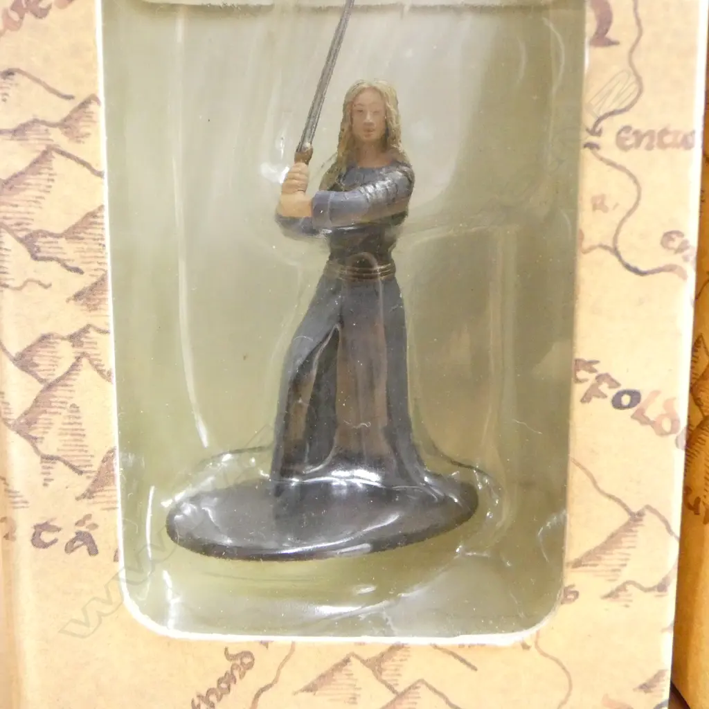3 'THE LORD OF THE RINGS' METAL COLLECTOR MODELS; BOXED CONDITION, BOX 70x50x1000mm Image 1++