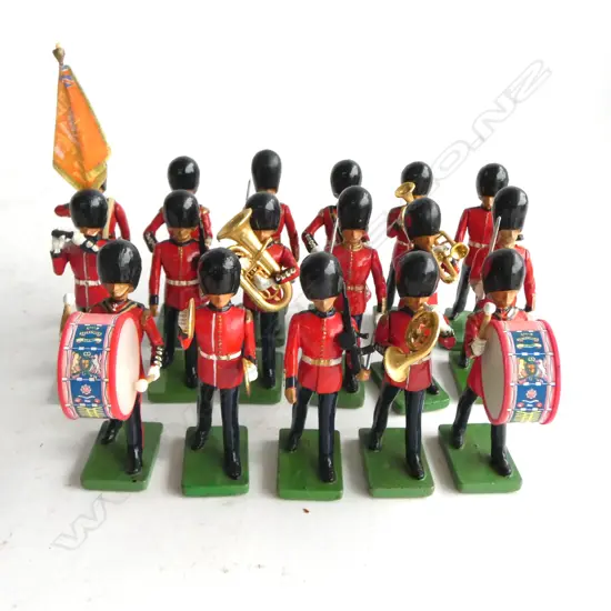 16 BRITAIN LEAD BRITISH SOLDIERS Incl. PIPE & DRUM H.65mm