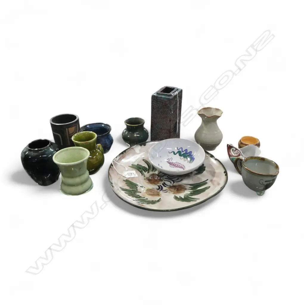 ASST. POTTERY INCLUDING AMBRICO VASE etc Image 1++