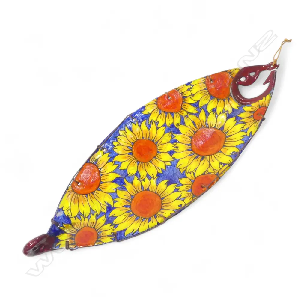 KEUM SUN LEE BRIGHTLY DECORATED CANOE SHAPED DISH, L.500mm Image 1++