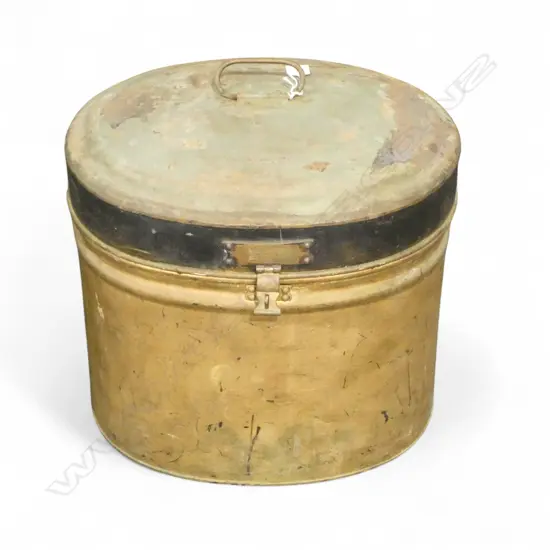 VINTAGE TIN HATBOX H360MM & 4 VINTAGE HATS