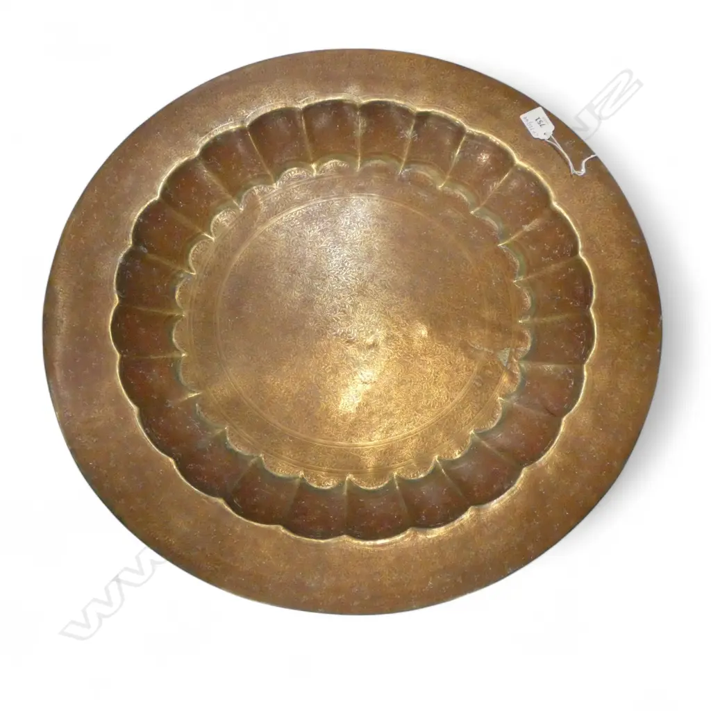 LARGE ISLAIMIC FLORAL ENGRAVED BRASS SERVING TRAY DIA580MM Image 1++