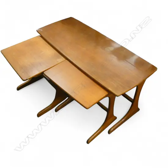 3 RETRO MAHOGANY NESTING TABLES (PR+1), 1000x410x470mm, MARKS
