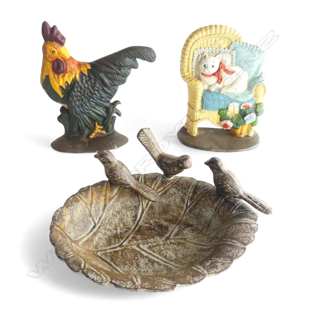 3 PCES CAST IRON; 2 DOOR STOPS + BIRD BATH W.255mm Image 1++