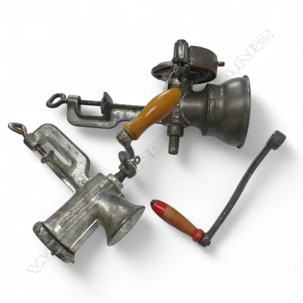 2 VINTAGE GRINDERS; BEATRIZ & PORKERTMODELS  Image 1++