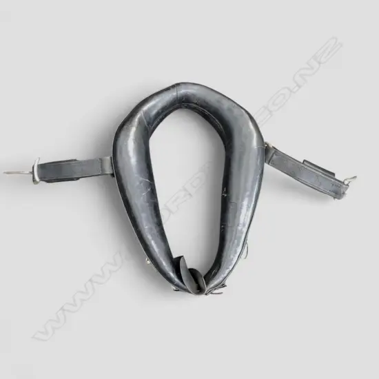 VINTAGE METAL & LEATHER PONY TRAP COLLAR H560 W410MM