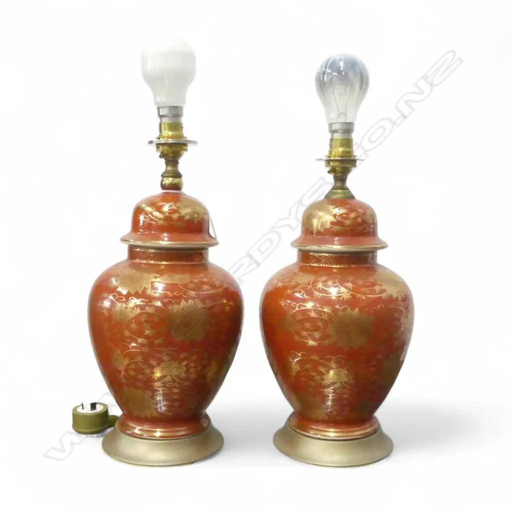 PR CHINESE PORCELAIN & BRASS  ORANGE & GILT PAINTED TABLE LAMPS H340MM Image 1++