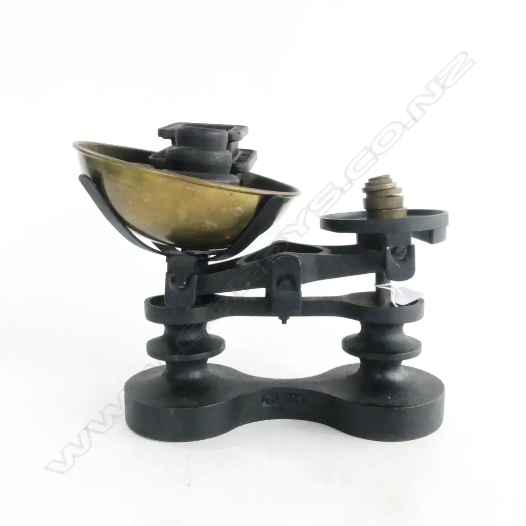 ANTIQUE CAST IRON SCALE w. 4 SEPARATE SETS OF WEIGHTS Image 1++