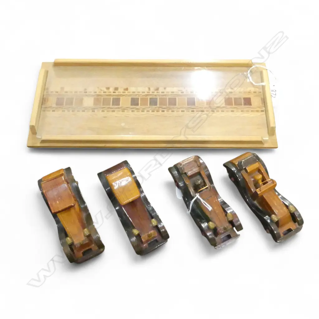 NZ NATIVE WOOD TRAY L370MM & 4 HAND MADE FOLKART VINTAGE CARS Image 1++