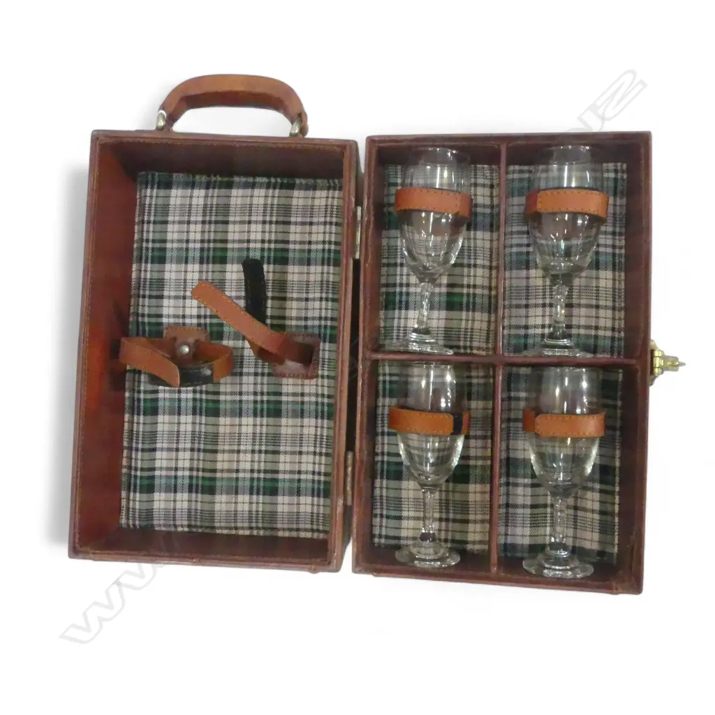 LEATHER WINE CASE w. 4 GLASSES H.330mm Image 1++