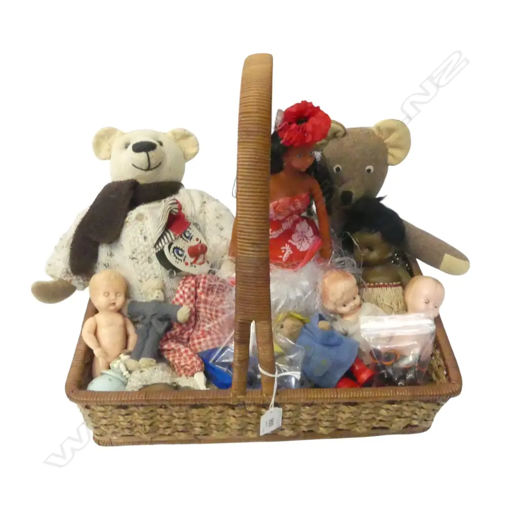 VINTAGE WICKER BASKET L390 & COLLECTION 10 VINTAGE TEDDY BEARS & DOLLS Image 1++