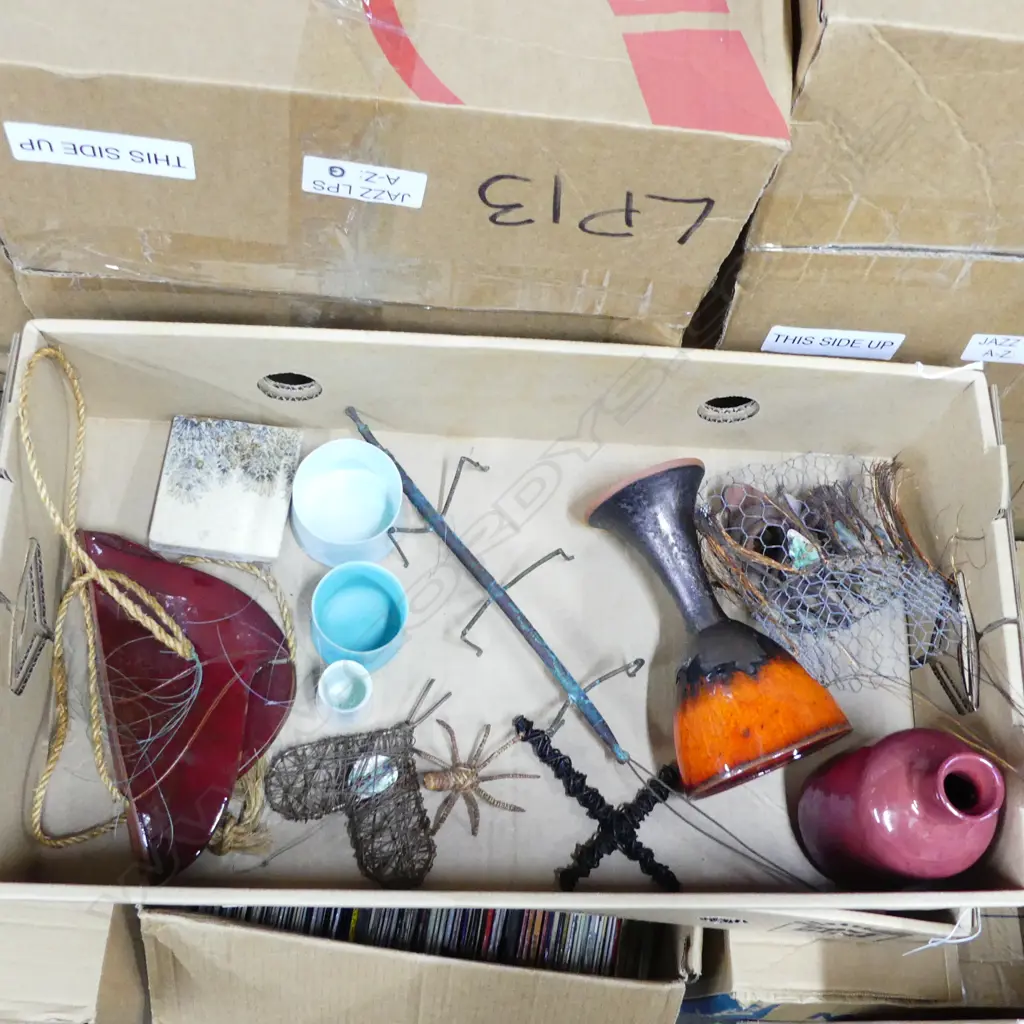 TRAY OF STUDIO POTTERY & CRAFT PCS Image 1++