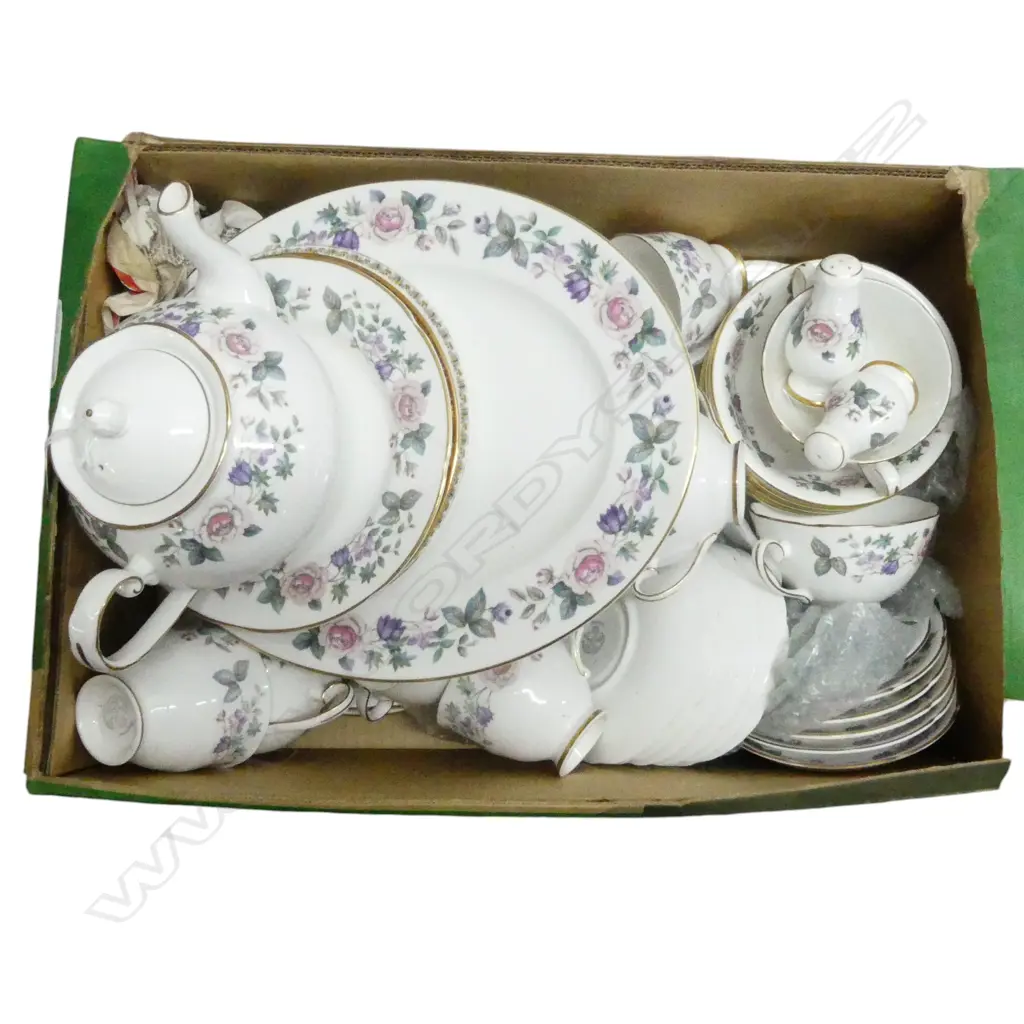 ROYAL GRAFTON 'FRAGRANCE' PART DINNER SET Image 1++