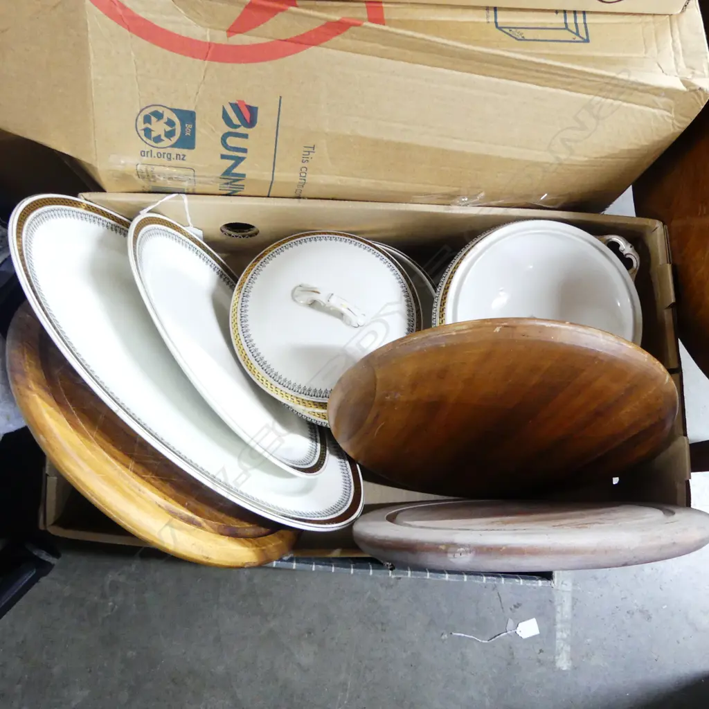 PART WEDGWOOD DINNER SERVICE & 3 WOOD CUTTING BOARDS Image 1++