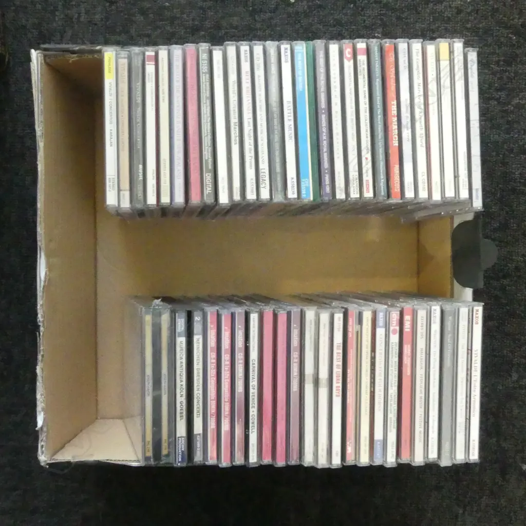 LOT ASST CD'S Image 1++