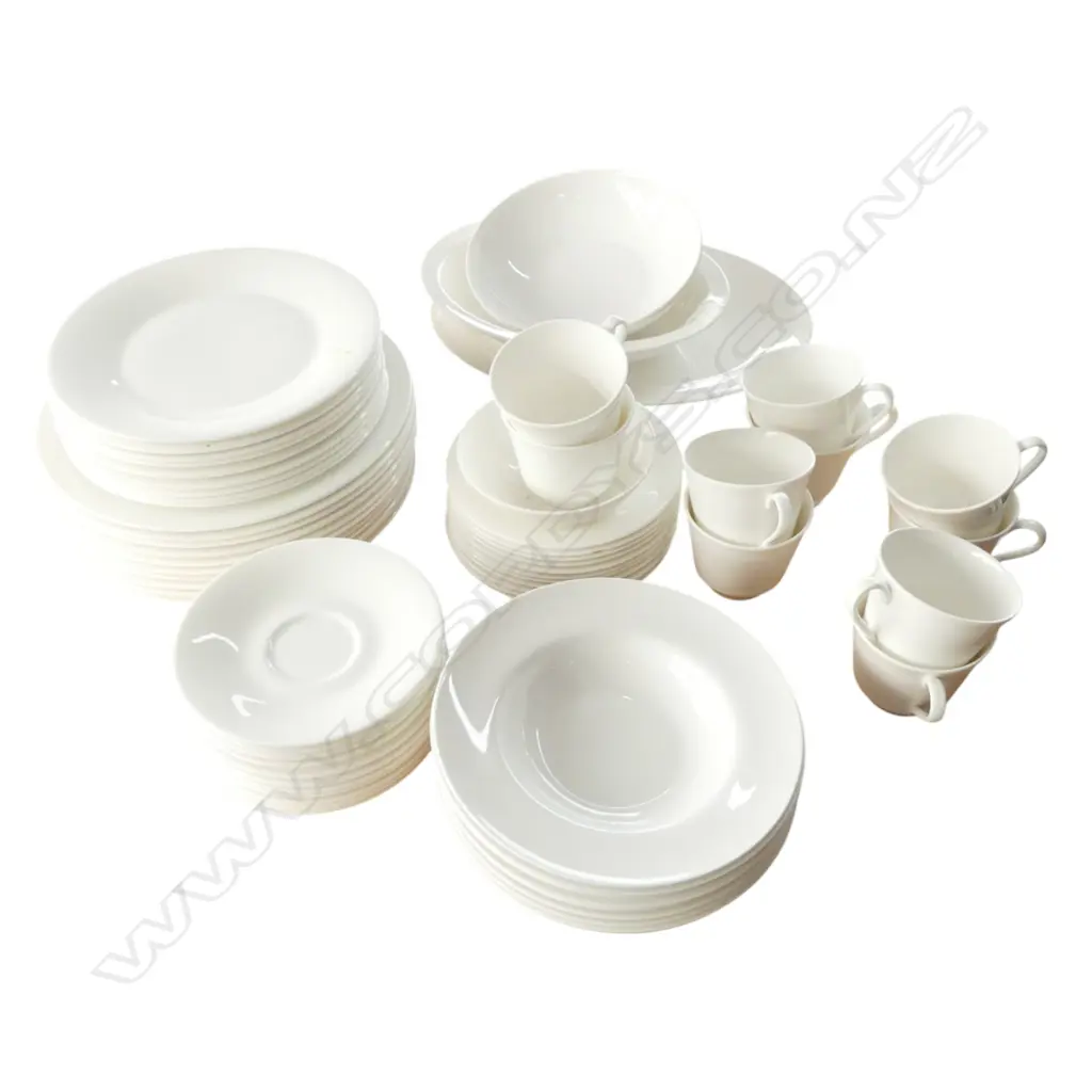 WHITE ROYAL DOULTON INNOCENCE / WISTFUL DINNER SERVICE Image 1++