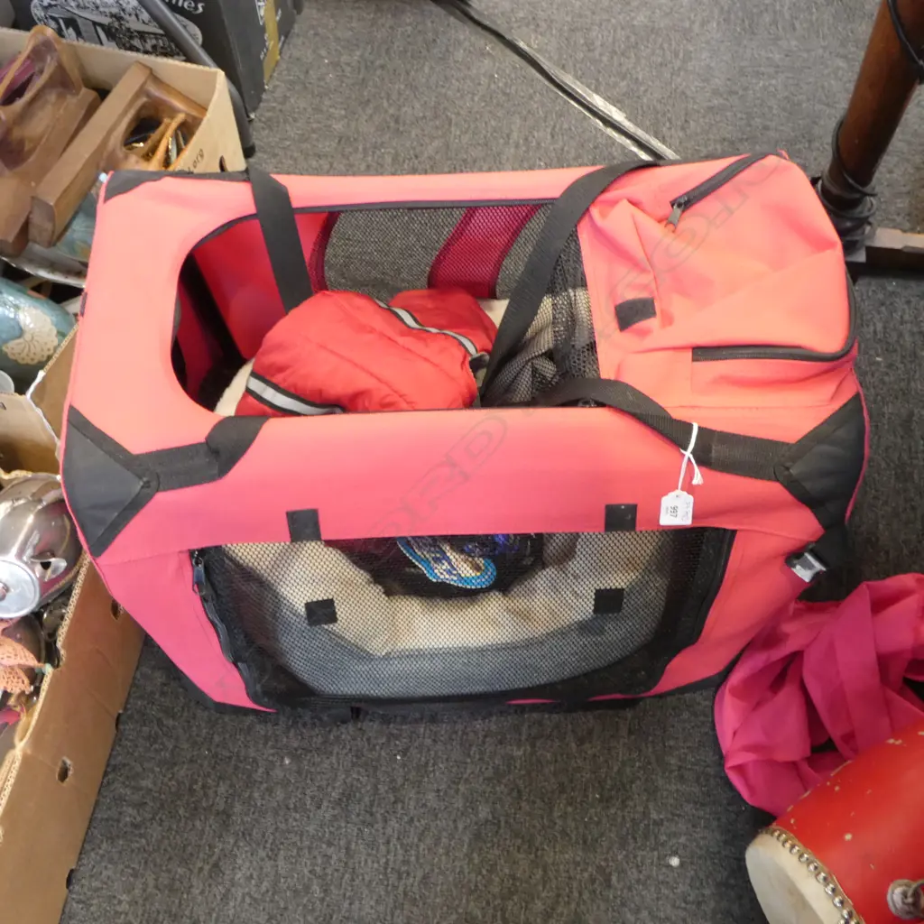 ANIMAL CARRY CASE 600x420x410mm + ASST. PUPPY ACCESSORIES Image 1++