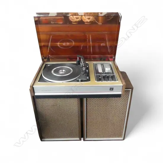 NOVASONIC BROADCAST RECORD PLAYER W.585mm + 2 SPEAKERS