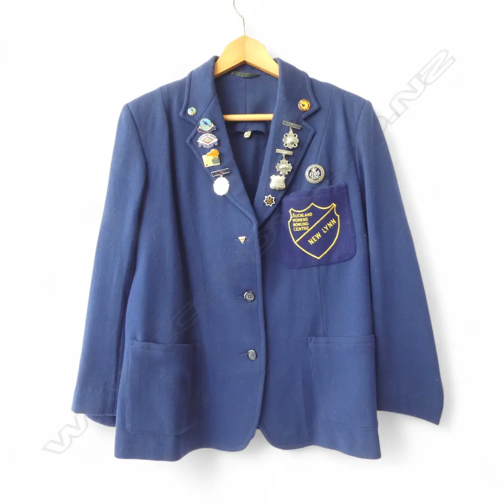 NZ ARMY MEDICAL OFFICERS JACKET + VINTAGE WOMAN’S SPORTS BLAZER W. MEDALS etc Image 1++