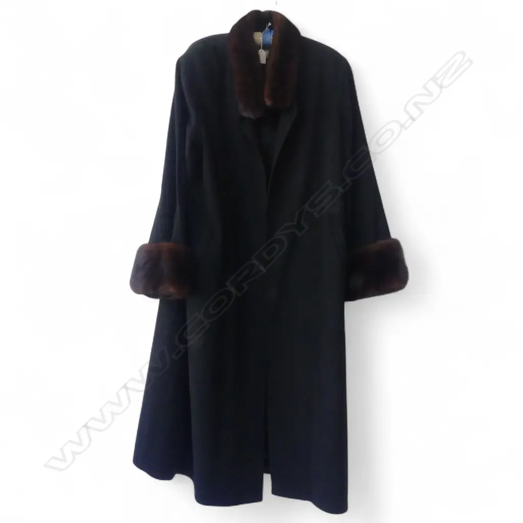 JAEGER 100% CASHMERE 100 ANNIVERSARY COAT MINK COLLAR AND CUFFS SIZE 14-16 Image 1++